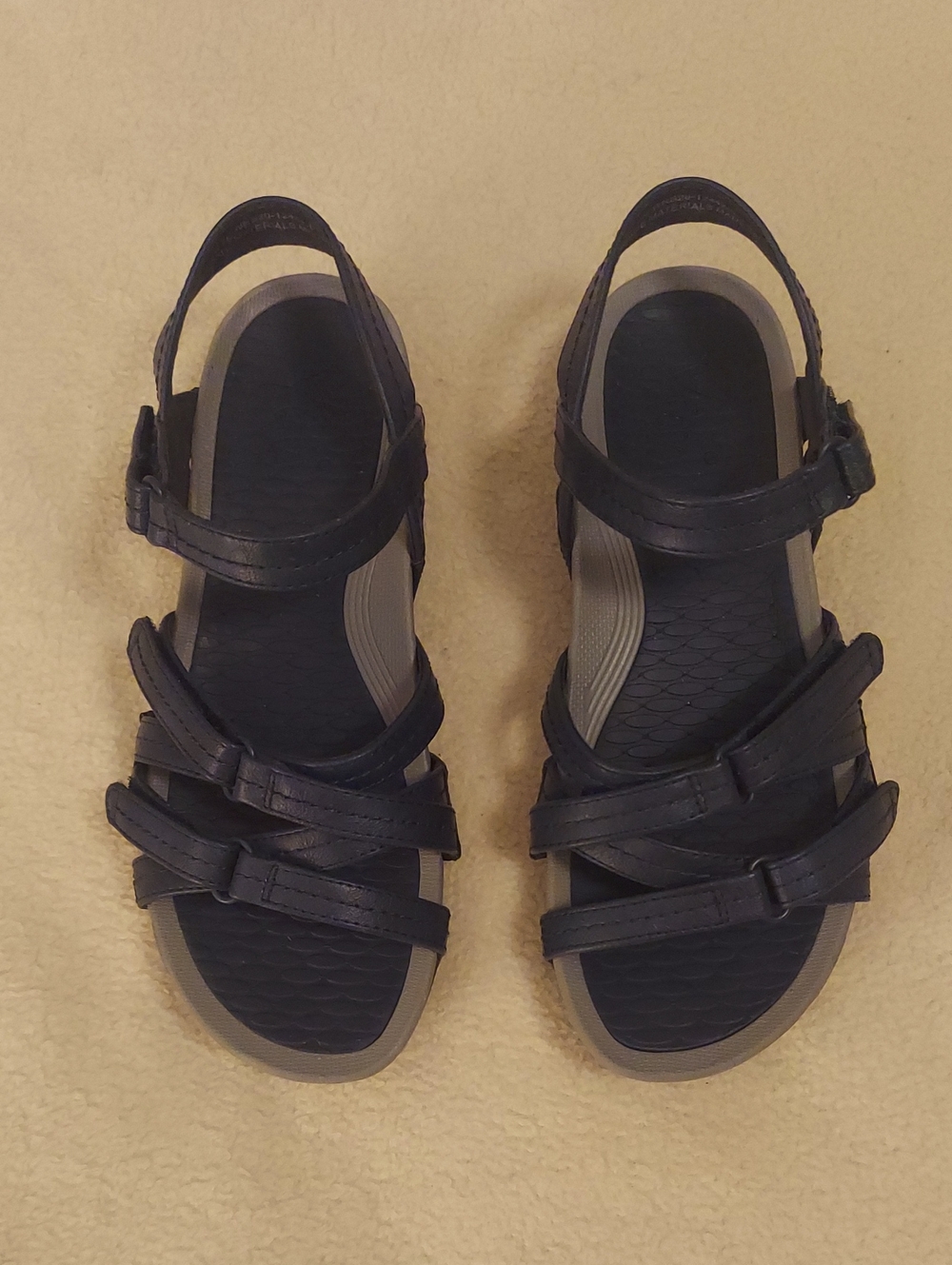 Yuu Sandals Size 7